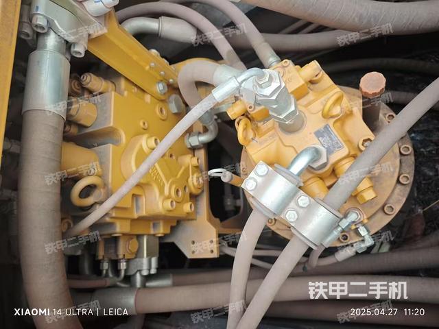 回轉(zhuǎn)馬達和主控閥(整機外觀) 回轉(zhuǎn)馬達和主控閥(整機外觀)