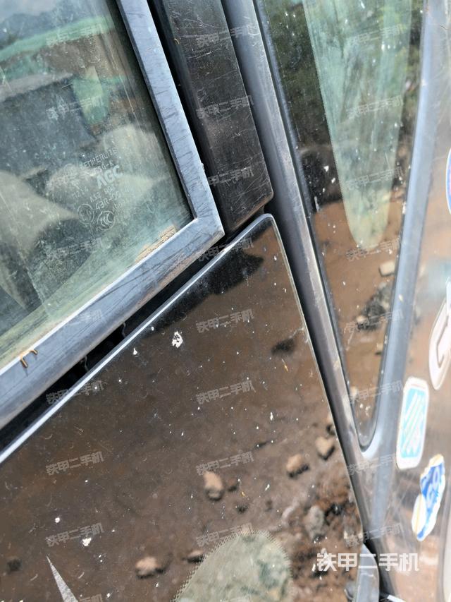 后窗玻璃角标（驾驶室部分）