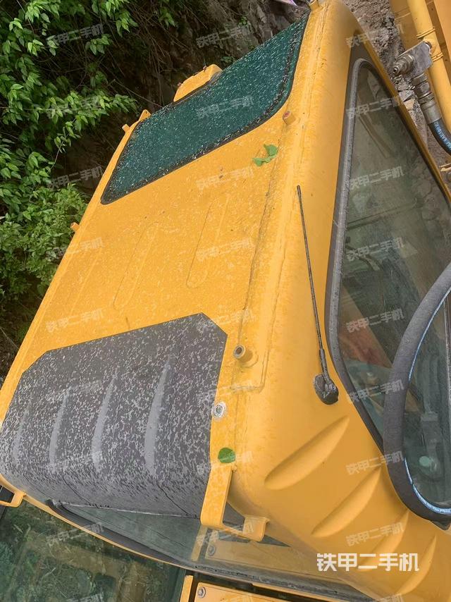 駕駛室頂部（整機外觀）