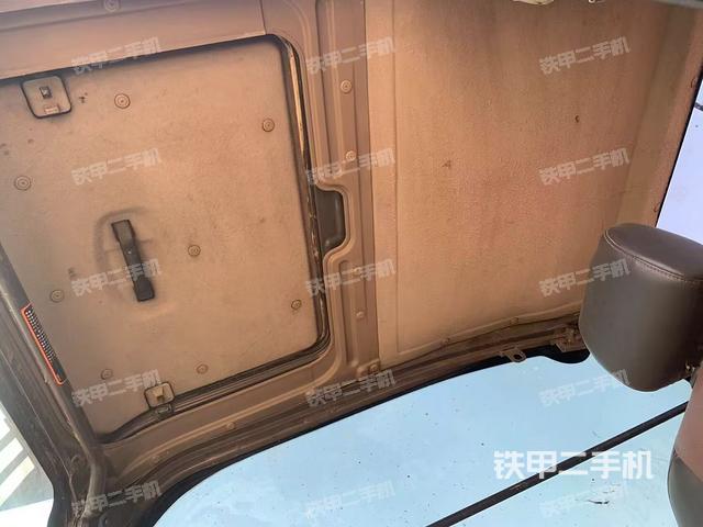 駕駛室頂部(整機外觀) 駕駛室頂部(整機外觀)