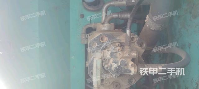 液壓泵艙室正面整體（整機外觀）