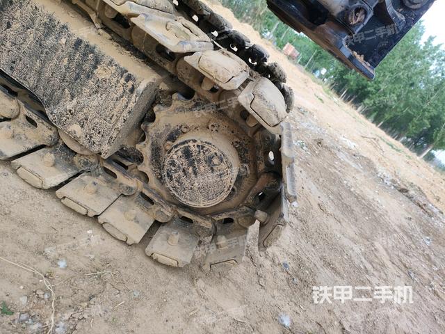 左驅(qū)動輪（行走機構(gòu)）