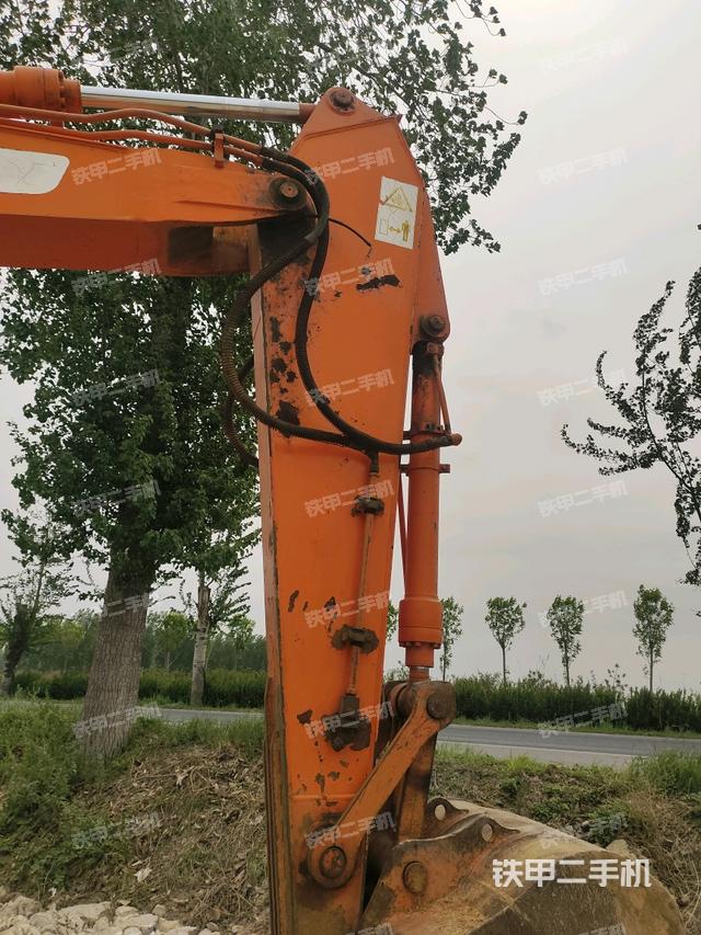 小臂整體左后(工作和回轉(zhuǎn)裝置) 小臂整體左后(工作和回轉(zhuǎn)裝置)