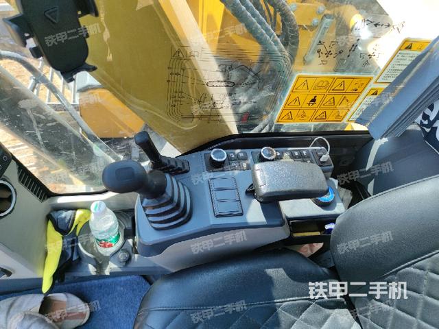 座椅右側(cè)控制臺/鑰匙門/油門/含右手柄（駕駛室部分）