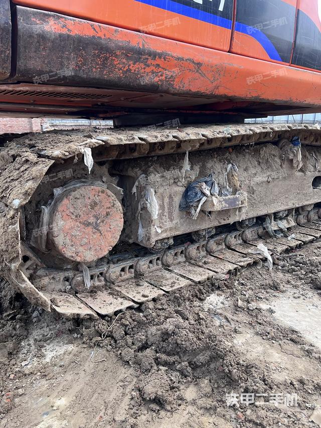 單側(cè)履帶整體(整機外觀) 單側(cè)履帶整體(整機外觀)