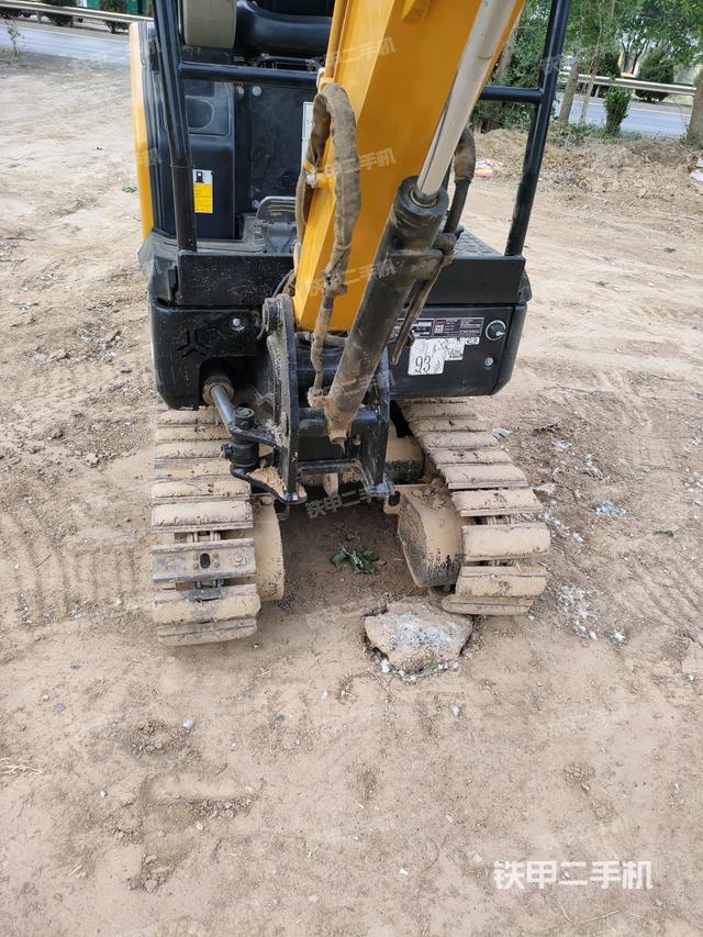 轉(zhuǎn)盤和下車架正前（工作和回轉(zhuǎn)裝置）