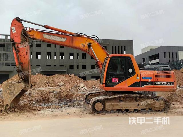 斗山DH215-9挖掘機(jī)
