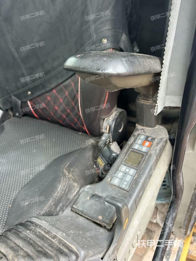 座椅左側(cè)控制臺(tái)/音響/含左手柄（駕駛室部分）