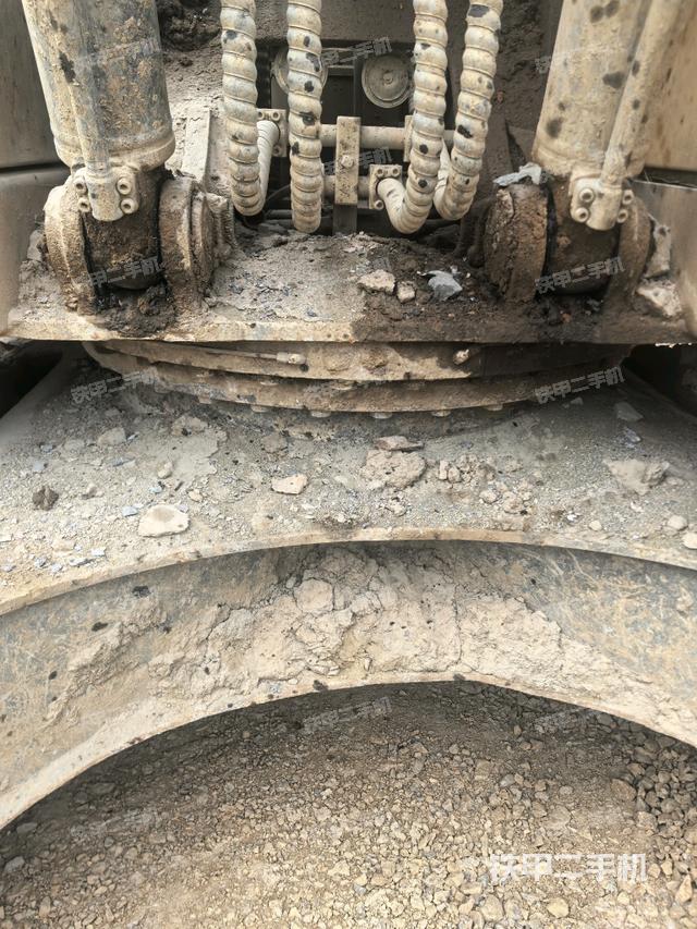 轉(zhuǎn)盤和下車架正前(工作和回轉(zhuǎn)裝置) 轉(zhuǎn)盤和下車架正前(工作和回轉(zhuǎn)裝置)