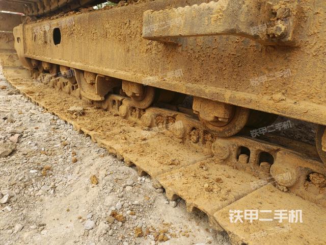 右側(cè)履帶整體(行走機(jī)構(gòu)) 右側(cè)履帶整體(行走機(jī)構(gòu))