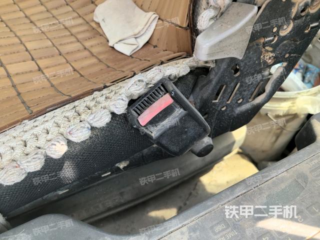 左后方玻璃角標(駕駛室部分) 左后方玻璃角標(駕駛室部分)
