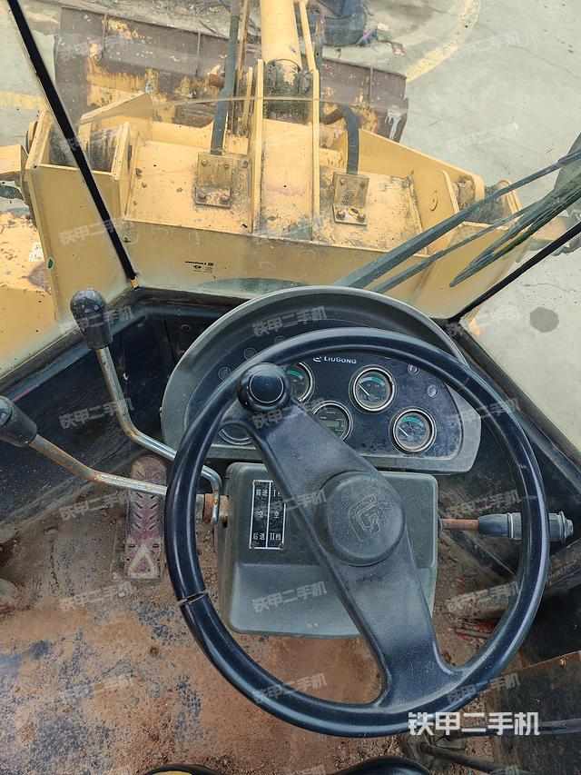 駕駛室操作臺(tái)（整機(jī)外觀及大件）