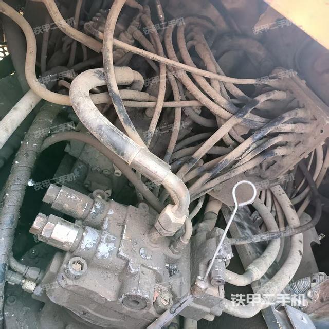 回轉(zhuǎn)馬達和主控閥（整機外觀）