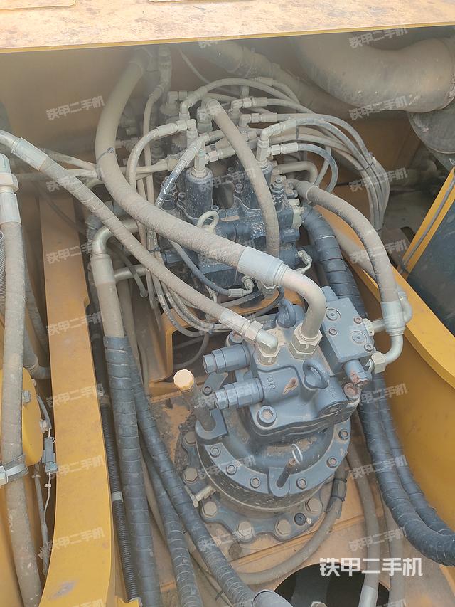 回转马达和主控阀（整机外观）