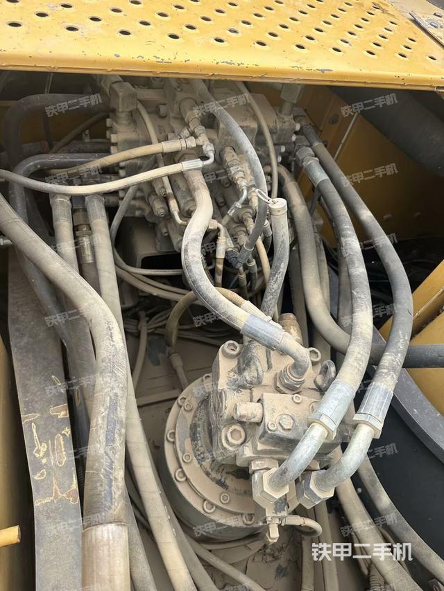 回轉(zhuǎn)馬達和主控閥（整機外觀）