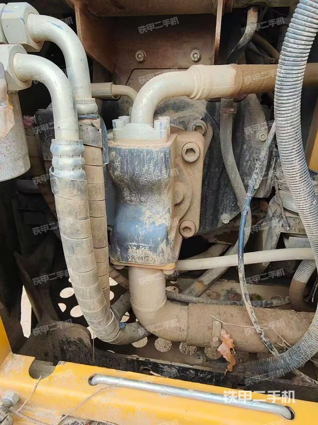 液壓泵艙室正面整體(整機(jī)外觀) 液壓泵艙室正面整體(整機(jī)外觀)
