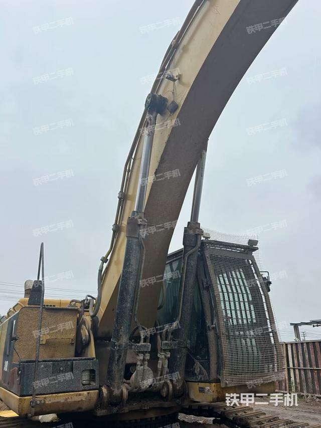 大臂油缸整體?豎拍（工作和回轉(zhuǎn)裝置）