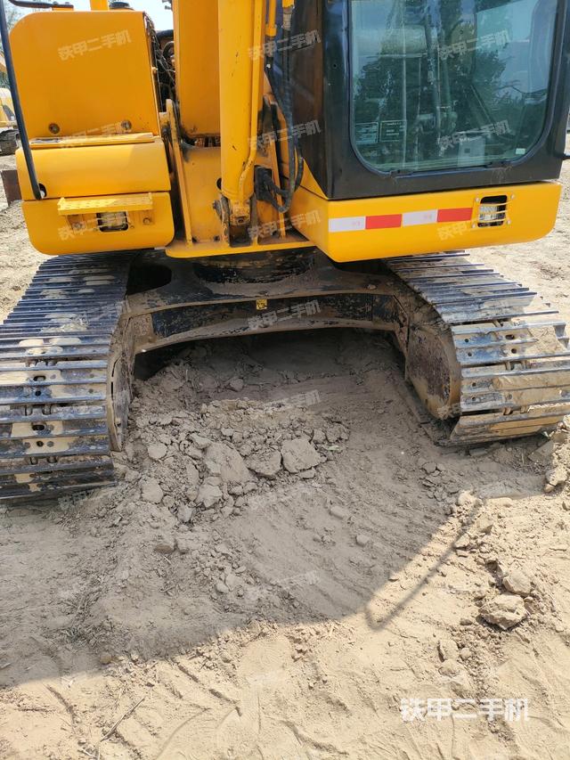 轉(zhuǎn)盤和下車架正前（工作和回轉(zhuǎn)裝置）