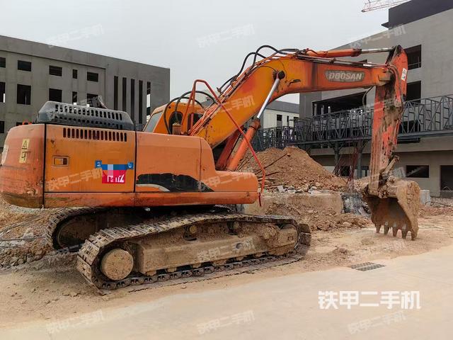 整機(jī)右后45°(整機(jī)外觀) 整機(jī)右后45°(整機(jī)外觀)