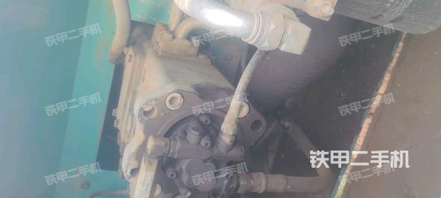 液壓泵艙室正面整體(整機(jī)外觀) 液壓泵艙室正面整體(整機(jī)外觀)