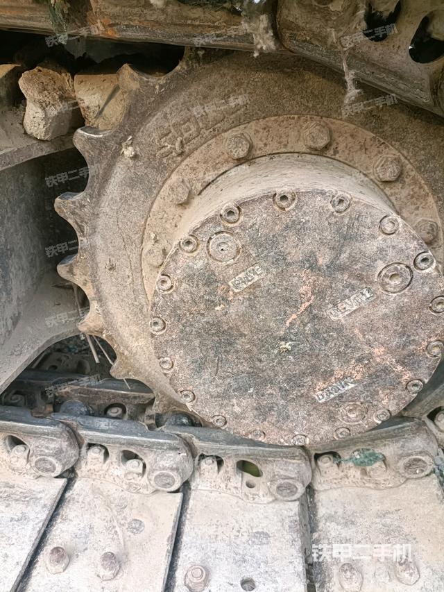 左驅(qū)動輪（行走機(jī)構(gòu)）