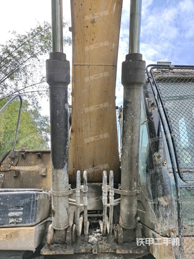 大臂根部?斜視(工作和回轉(zhuǎn)裝置) 大臂根部?斜視(工作和回轉(zhuǎn)裝置)