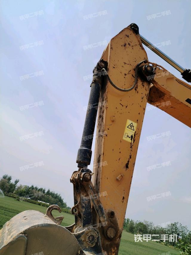 小臂整體左后(工作和回轉裝置) 小臂整體左后(工作和回轉裝置)