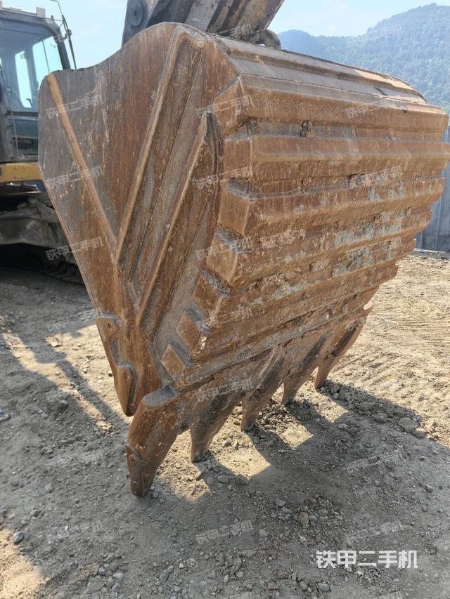 鏟斗45度(工作和回轉裝置) 鏟斗45度(工作和回轉裝置)