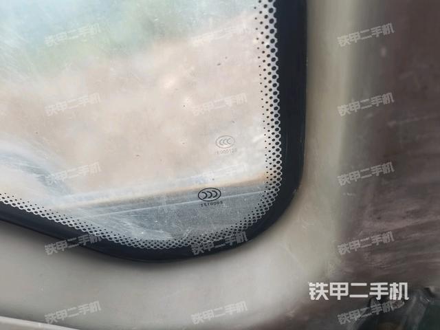 左后方玻璃角標(biāo)（駕駛室部分）