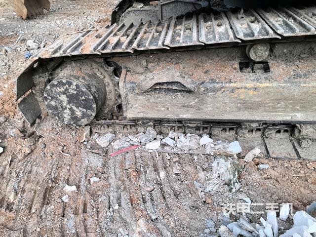 右驅(qū)動輪（行走機構(gòu)）