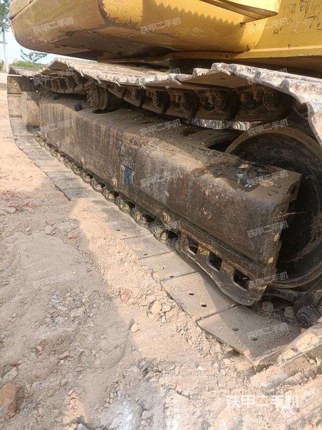 右側(cè)履帶整體?（行走機(jī)構(gòu)）