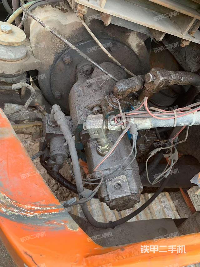 液壓泵艙室正面整體(整機(jī)外觀) 液壓泵艙室正面整體(整機(jī)外觀)
