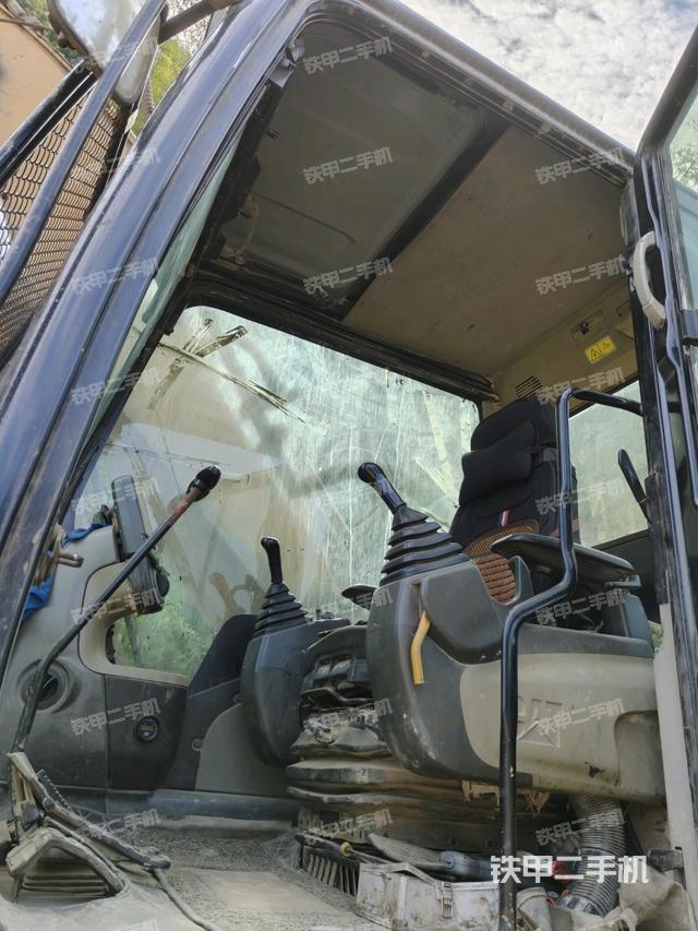 座椅右側(cè)控制臺(tái)/鑰匙門/油門/含右手柄(駕駛室部分) 座椅右側(cè)控制臺(tái)/鑰匙門/油門/含右手柄(駕駛室部分)