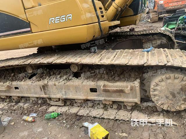 單側(cè)履帶整體(整機(jī)外觀) 單側(cè)履帶整體(整機(jī)外觀)