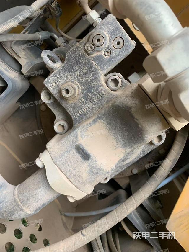 液壓泵艙室正面整體(整機(jī)外觀) 液壓泵艙室正面整體(整機(jī)外觀)