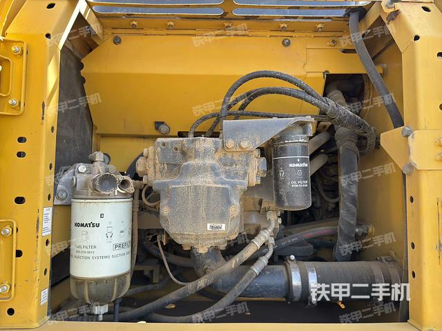 液壓泵艙室正面整體(整機(jī)外觀) 液壓泵艙室正面整體(整機(jī)外觀)