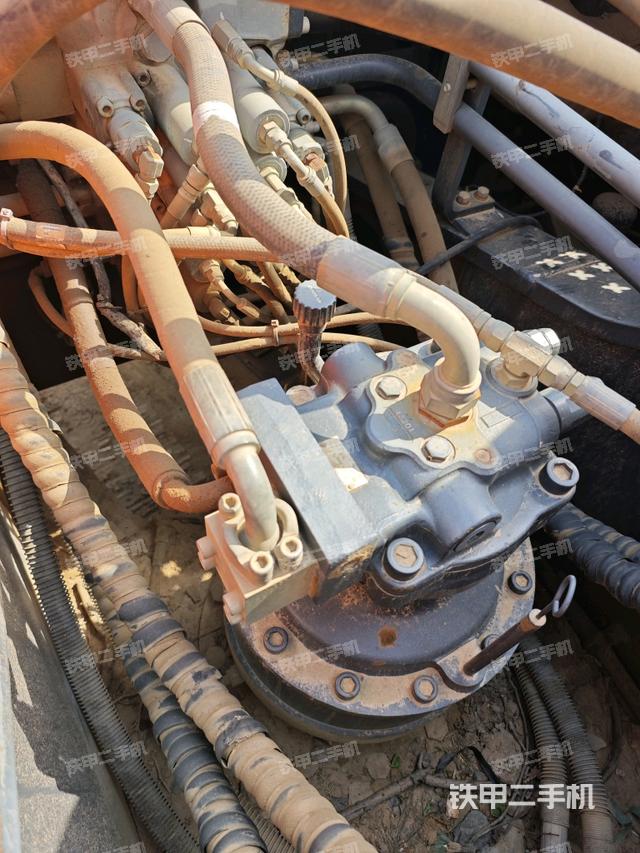 回转马达和主控阀（整机外观）