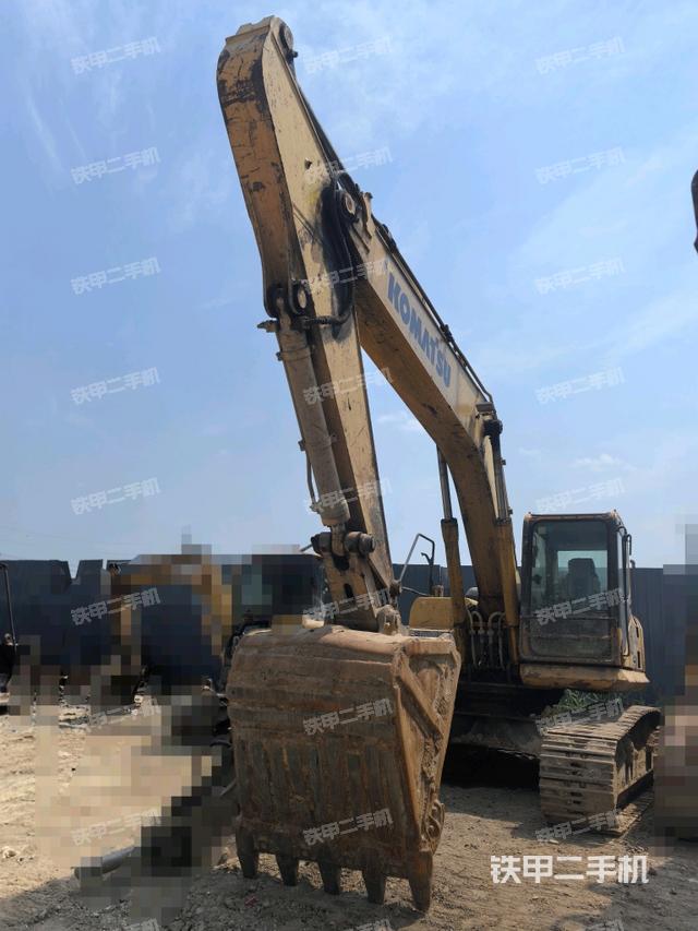 小松PC240LC-8M0挖掘機(jī)