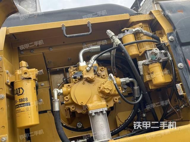 液壓泵艙室正面整體（整機(jī)外觀）