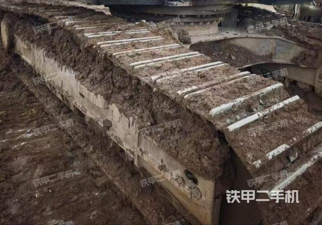 單側(cè)履帶整體(整機外觀) 單側(cè)履帶整體(整機外觀)