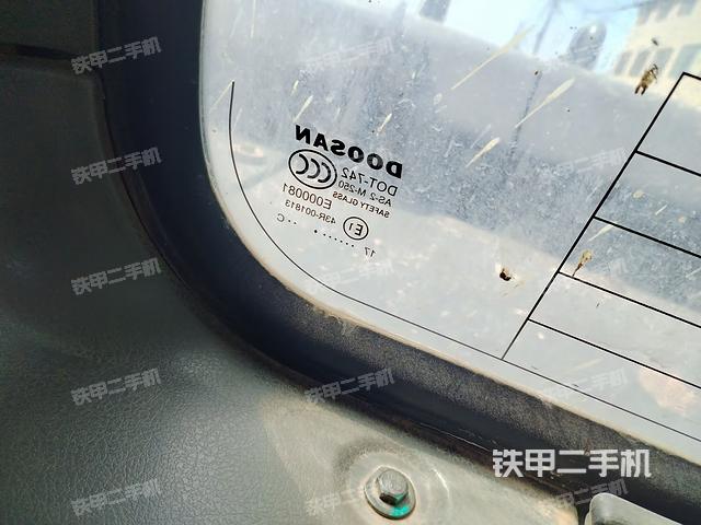 后窗玻璃角標(駕駛室部分) 后窗玻璃角標(駕駛室部分)