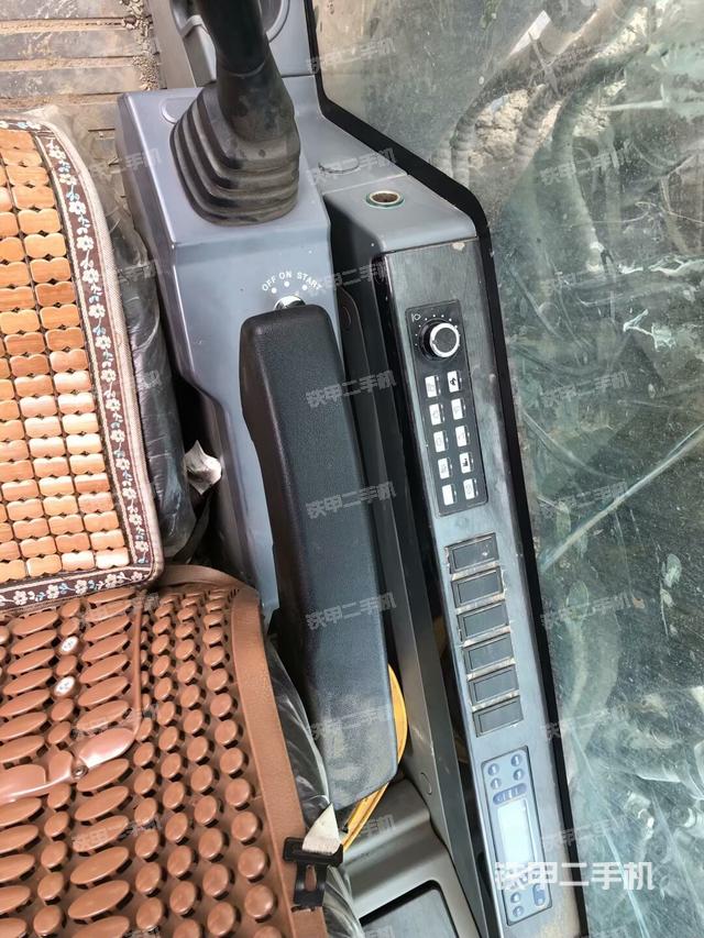 座椅左側(cè)控制臺/音響/含左手柄（駕駛室部分）