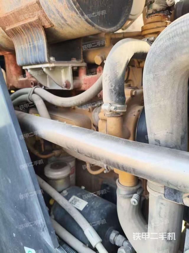 發(fā)動(dòng)機(jī)左側(cè)（整機(jī)外觀及大件）