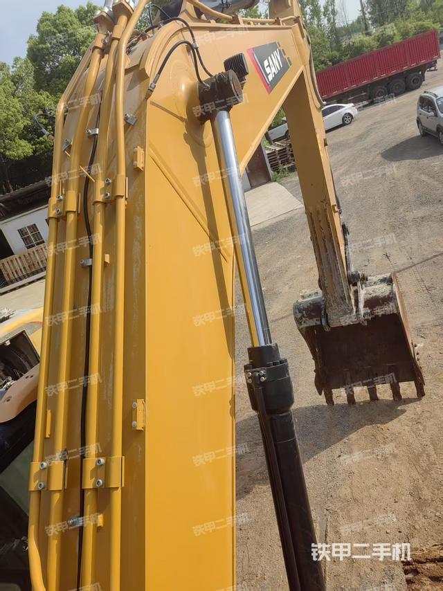 大臂根部?斜視（工作和回轉(zhuǎn)裝置）