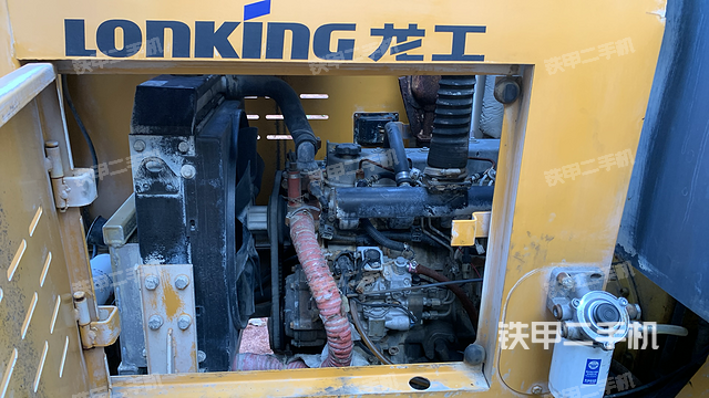 發(fā)動(dòng)機(jī)右側(cè)（整機(jī)外觀及大件）