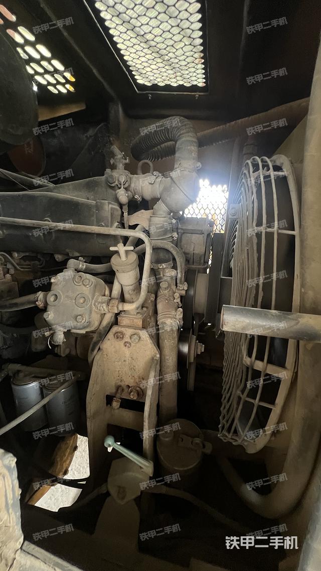 發(fā)動(dòng)機(jī)右側(cè)(整機(jī)外觀及大件) 發(fā)動(dòng)機(jī)右側(cè)(整機(jī)外觀及大件)