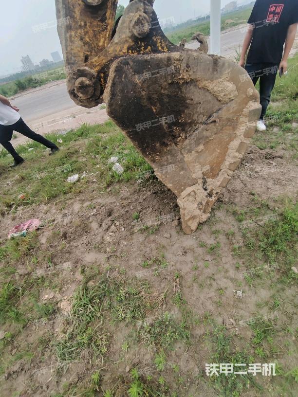 鏟斗右后整體(工作和回轉(zhuǎn)裝置) 鏟斗右后整體(工作和回轉(zhuǎn)裝置)