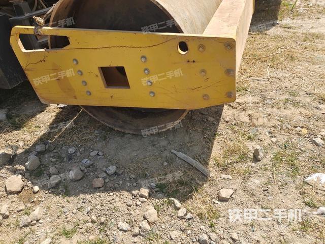 前車架正右側(cè)（壓路機(jī)前后車架）