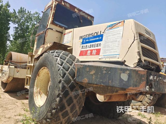 左后45°（壓路機(jī)整機(jī)外觀）