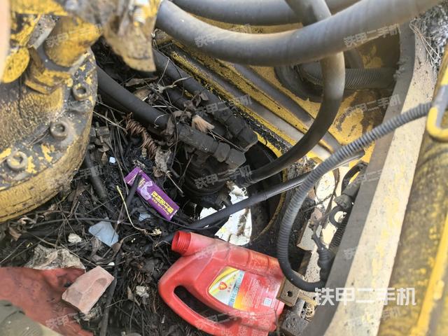 中央回轉(zhuǎn)接頭特寫（上車部件）